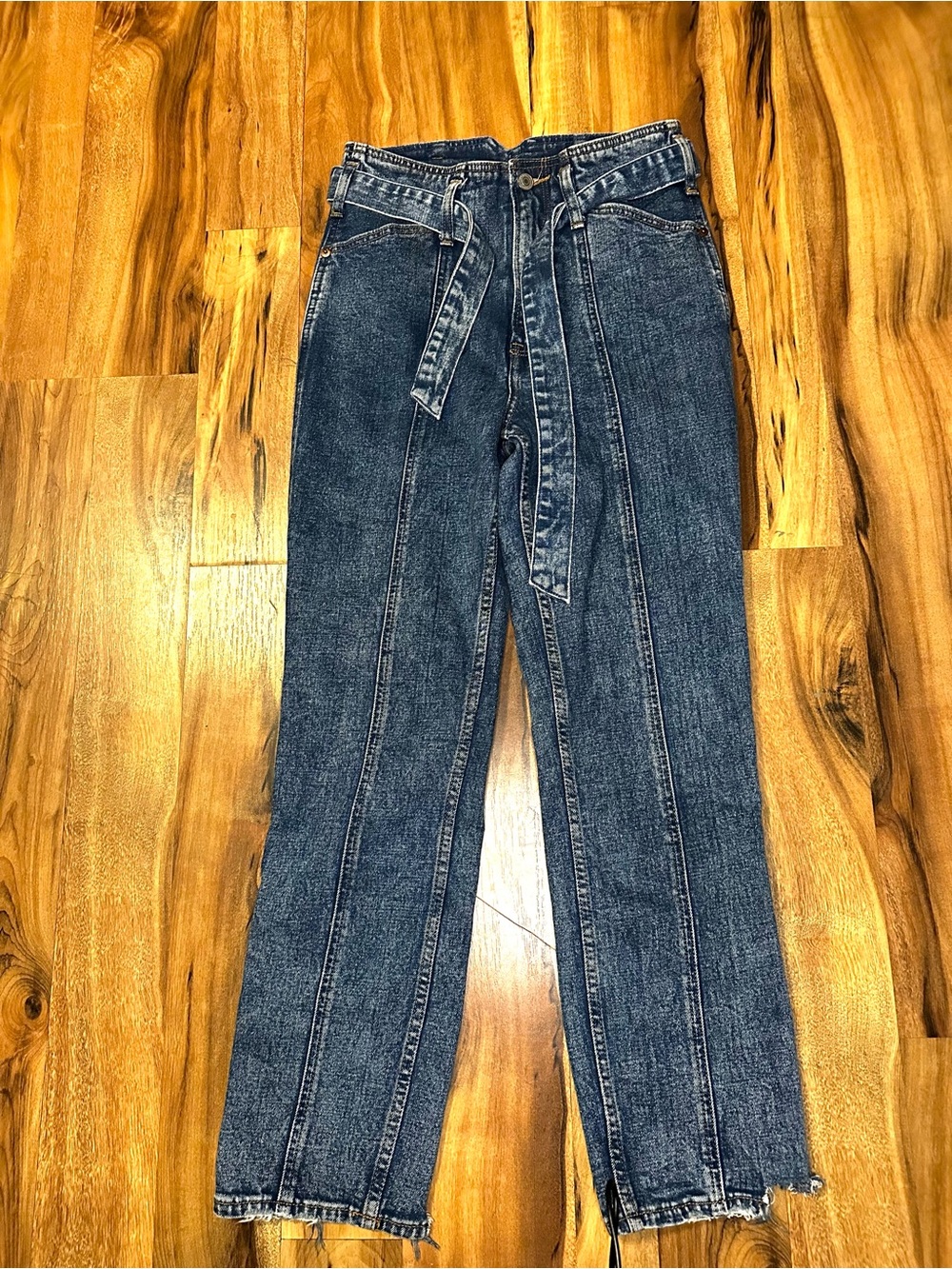 Abercrombie & Fitch Ultra High Rise Mom Jeans Belted Raw Hem Women’s Size 26